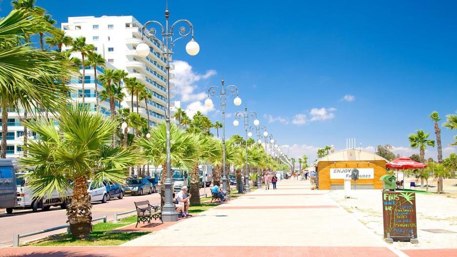 1A Beach & Business Apartment In The City Center! Larnaca Eksteriør billede