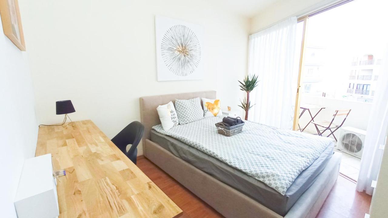 1A Beach & Business Apartment In The City Center! Larnaca Eksteriør billede