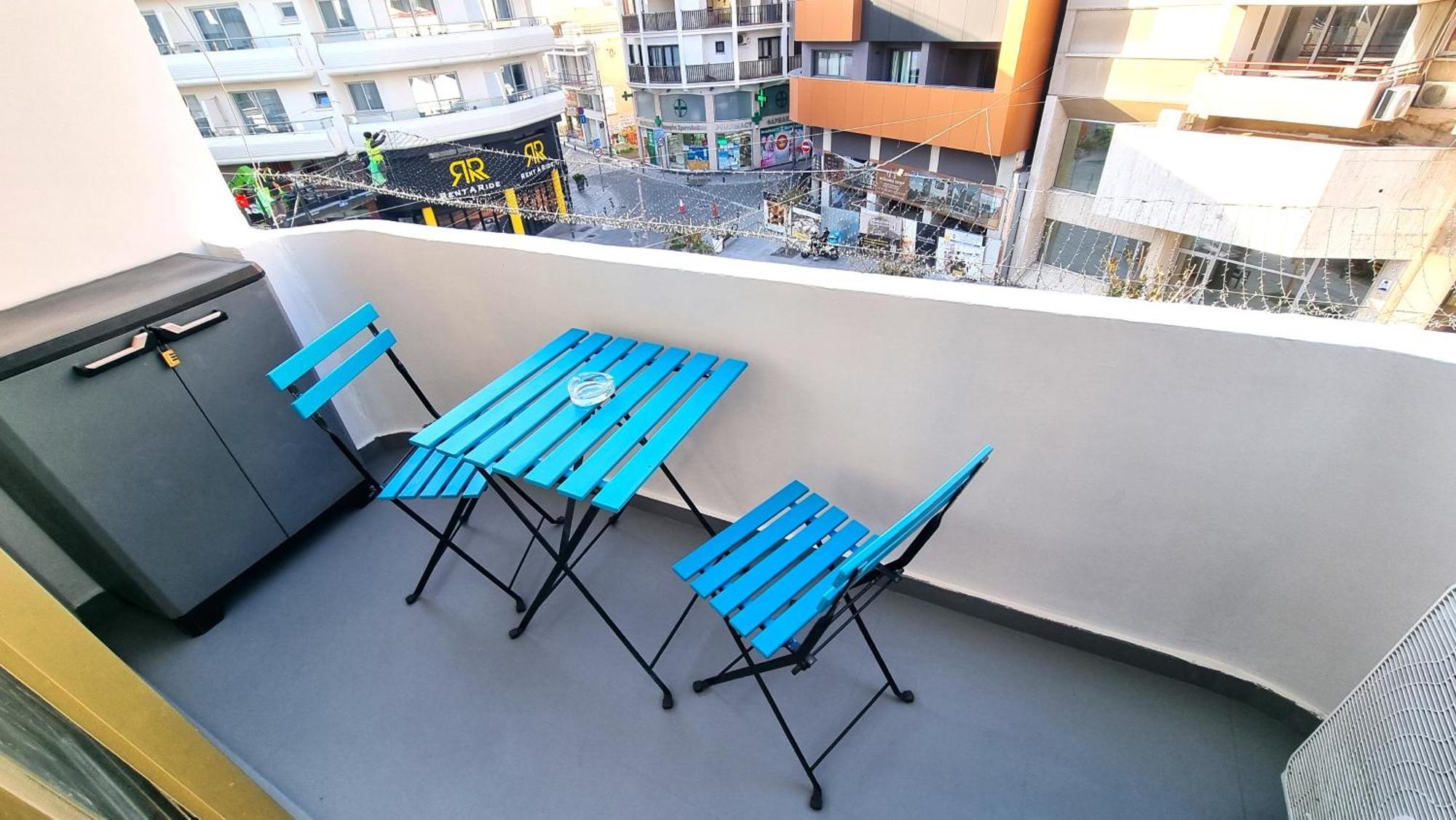 1A Beach & Business Apartment In The City Center! Larnaca Eksteriør billede