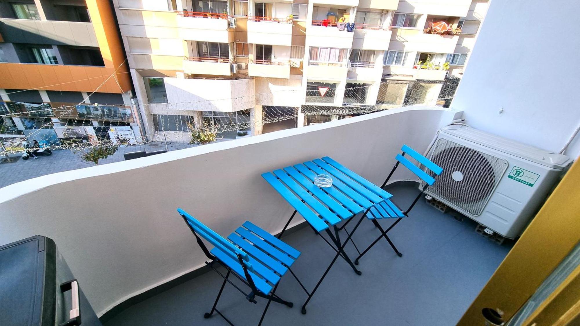 1A Beach & Business Apartment In The City Center! Larnaca Eksteriør billede